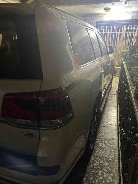 سلام عليكم                                                                          لاندكروز 2021 بريم فوال موصفات
ماشيه34
امكفواله من كلشي 
سياره بسمي تحويل ثاني يوم رقم بغداد 
سعر 675يعني ست دفاتر و 75 
مكاني بغداد حي جوادين او حي جامعه 
***********
