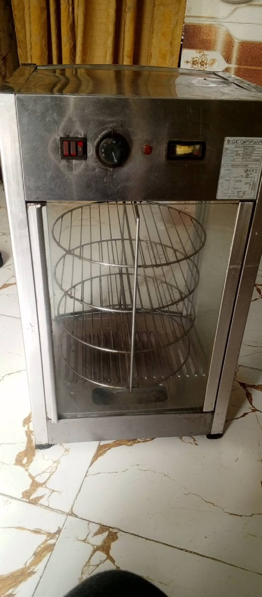 خزانة تسخين طعام وعارضه لانواع الطعام شغالة لاستفسار 
***********
