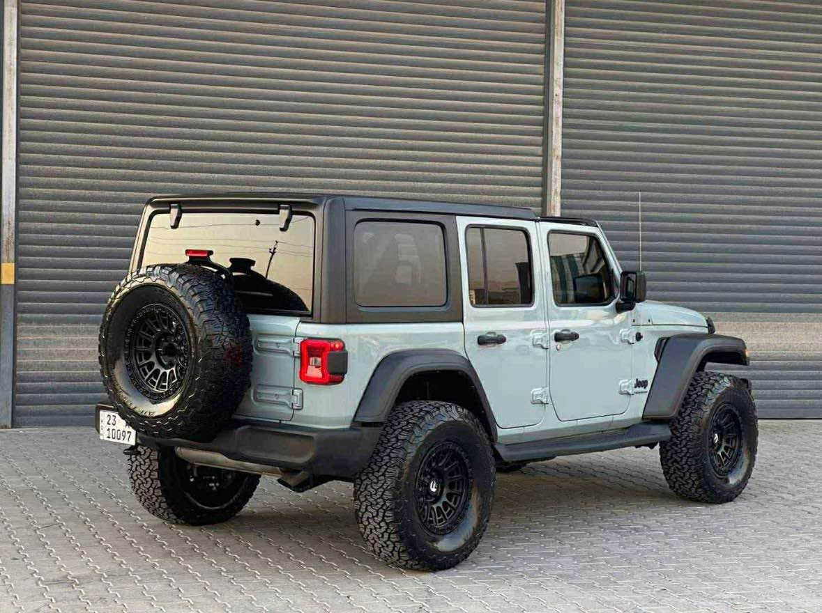 Jeep Wrangler sport 2023🩶
➡️محرك 4 بستم توربو بنزين 
سيارة مرتفعة من امريكا 
🩶لون سمنتي جديد مميز 🩶
⛓️ماشية 29 الف 
🖥️شاشة وسط  
🎆 جامات كهرباء عدد 4
🆎بصمة تشغيل 
📳 Car play  
⬆️سقف فايبر كلاس متحرك 
↕️تثبيت سرعة 
✅ 4X4 
⛰️طخم تايرات جبلي 
📷كامرة خلفي 
🔍Media (Tipe\C & USB)
➿traction control \ مانع انزلاق
➰نضام تسلق 
🔘 Auto Start 
♾️دشبول الكتروني 
✔️سيارة بيهه نص جاملغ خلفي فقط بدون دواخل بدون ايرباك

📲***********
📍سليمانية  
سعر 285 ورقة قفل رجاء سعره قفل علمود معاملة لتخابر ❤️ السليمانية, العراق
