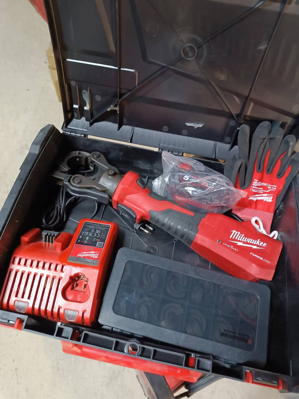 للبيع 

كابيسه ميلواكي 

مستعمل اخوه جديد 

بفتات 10 الي 300ملم وياه

*********** واتساب
