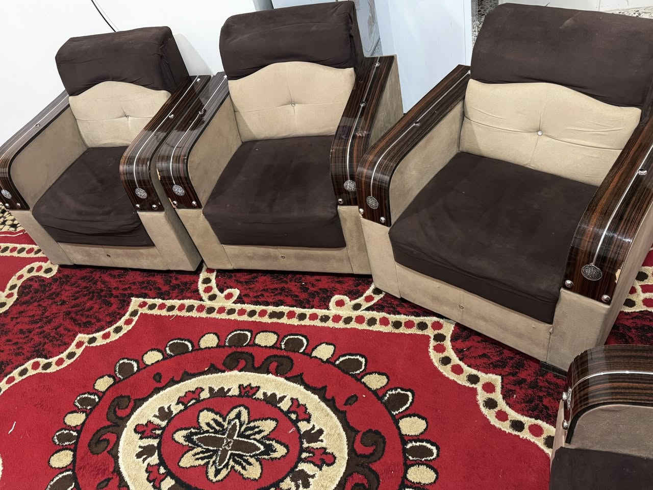 تخم قنفات للبيع( 2 قنفة كبار + 4 كراسي )
مابيه كسر خشب اصلي سعر 225 الفلوجة حي الشهداء -للتواصل ***********
