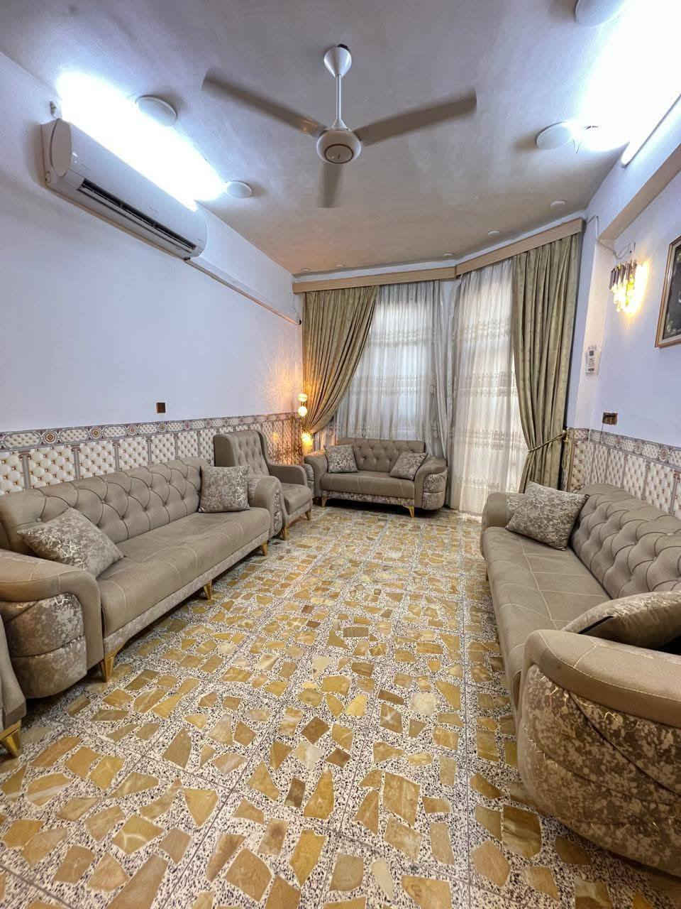 السلام عليكم
الدار للبيع طابو زراعي قرار 25 مساحته 100 يحتوي على 3غرف نوم كبيره وواحده منهن سويت
ويحتوي على 3حمامات
وهول 6×3.5تقريباً
ومطبخ حار وبارد
بناء درجه اولى  على ايدينه البناء شارع عريض 10متر تقريباً خامس بيت عن الركن ويبعد 50متر عن الشارع العام مال ابودشير مجاور الصناعي بضهر شارع كناري
موقع جيد خدمات كلها كامله عدا التبليط
يرهم بيع او مرواس بقطعة بمساحة اكبر ونتفق ع الفرق
للإستفسار الاتصال على الرقم
*********** واتساب
