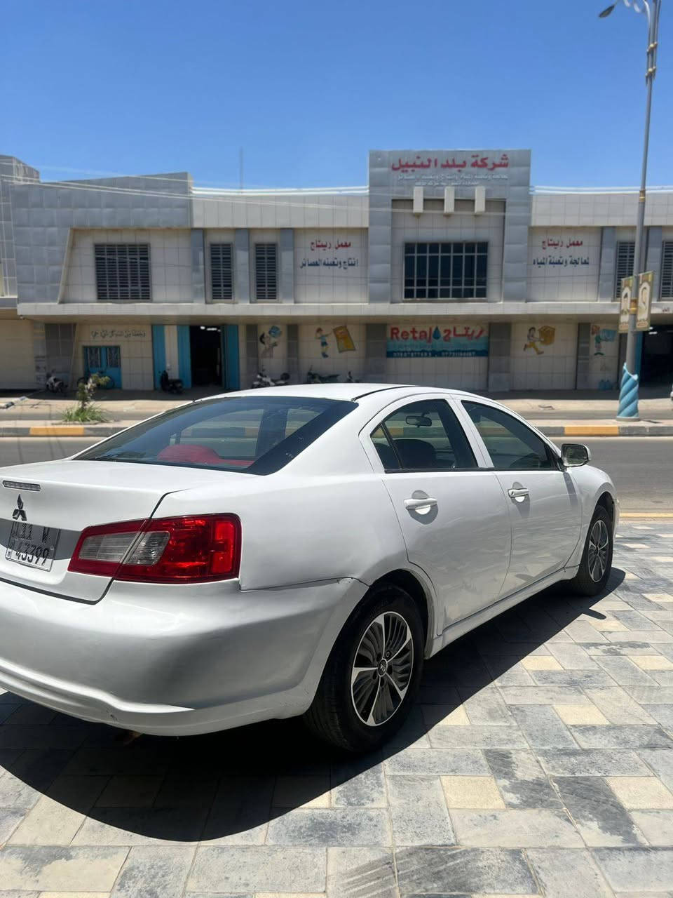 سلام عليكم 
مسيبوشي كلنت ٢٠٠٩ خليجي 
رقم بغداد دولي بأسمي 
مواصفات عاديه ريمونت بل سويج بلادي 
جرص ١٢٠ 
صبغ عام
مكينه وكير جدد مال حاويه 
تبريد ثلج 
صدر أمامي خلفي جديد 
كهربائيات كله شغاله 
للبيع أو مراوس حسب القناعه 
ب٦٨ وبيه مجال 
عنواني صلاح الدين بلد 
***********
