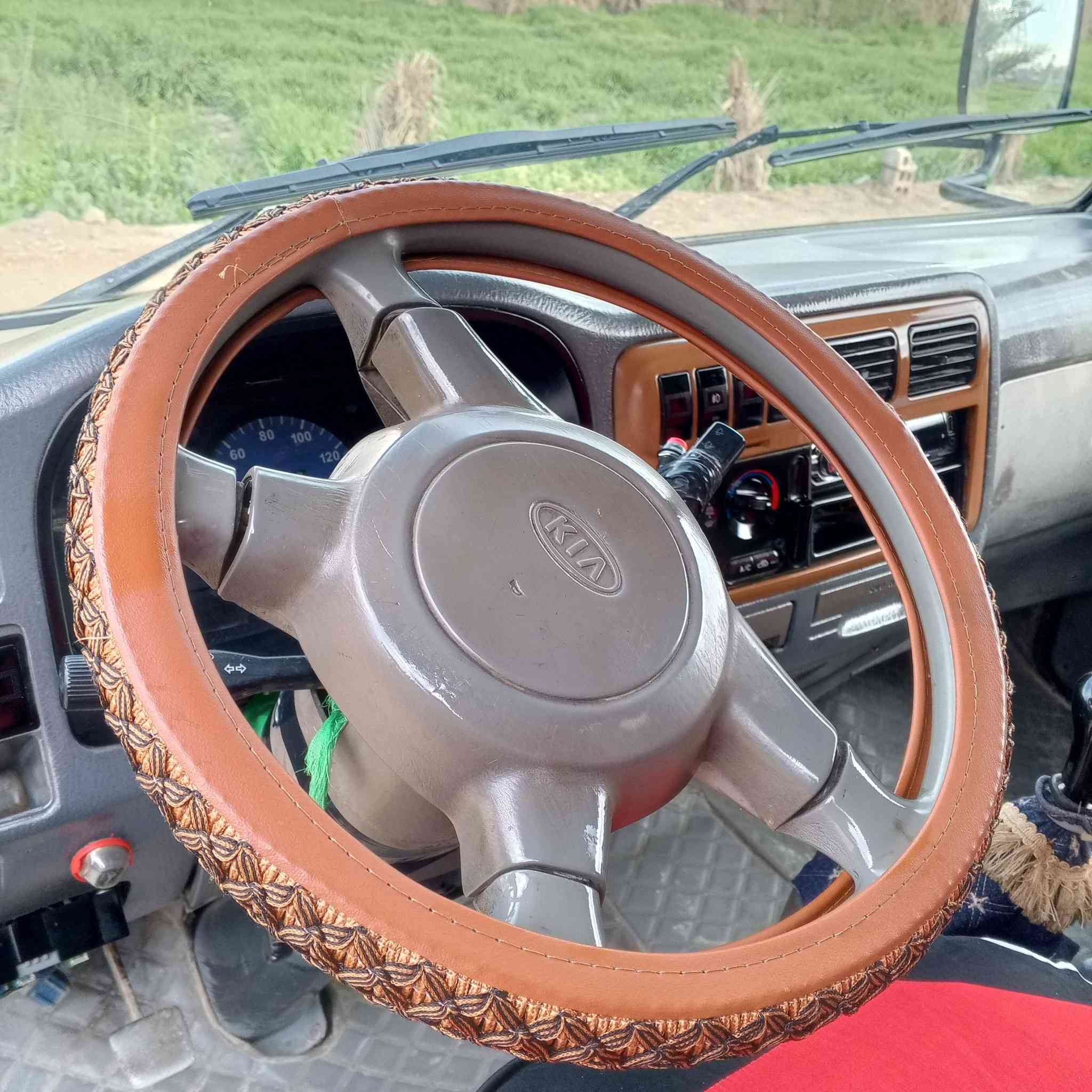 كيه ام عيون مكفولة من الضربه والمعجون من عده راشات صبغ جماليه 2003شاصي مكفول مكينه جديد شرط وكير مشروط الكسن مشروط سنويه 30رقم نكليزي واسط السعر 73المكان النجف قضاء المشخاب ***********
