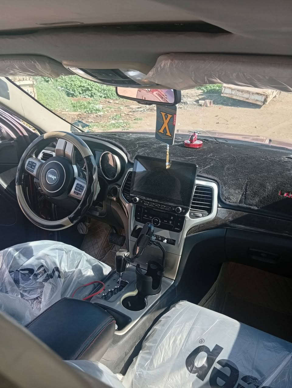 2012فقط للبيع 3قطع صبغ بدون حادث داخلي السعر 155وبيها مجال قليل الطيبين مكان السياره ديالى شهربان 
رقم الهاتف ***********
