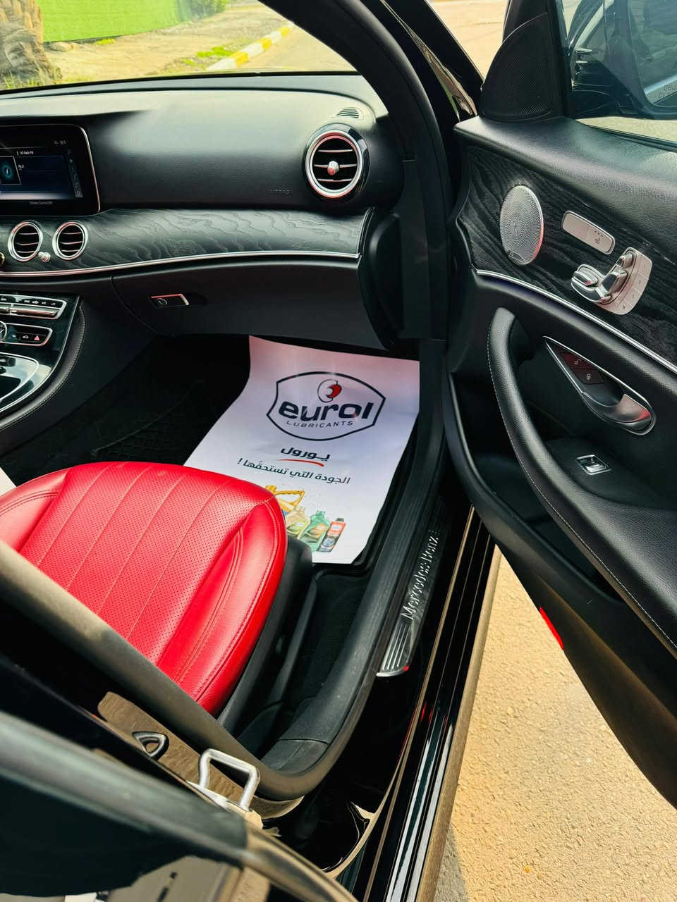 السلام عليكم 
للبيع E300 2017 
فتحه 
داخل احمر 
بصمه 
بصمه ابواب 
حساس امامي خلفي 
نقاط عمياء 
رادار 
تحذير تصادم 
كامره خلفيه 
سماعات برمستر 
شاشه متصله 
انضمه قياده 
جنطه كهرباء 
داخل 64 لون 
دبل ماوس 
ويل 19 
دركه كاربون فايبر شكل جديد
بدي AMG
بيها هوايه مواصفات معروفه بهذا الموديل 
كير مكينه بوضع الشركه 
بدون نقص (صفر مسج) 
حادث جاملغ امامي الايمن ومبدل نفس اللون (شاديله قطعه نفس لون تفصيخ) بدون صبغ السياره ايرباك ستيرن 
بدون دواخل 
للاتصال ***********
مكانها الجادرية
السعر 28,800
