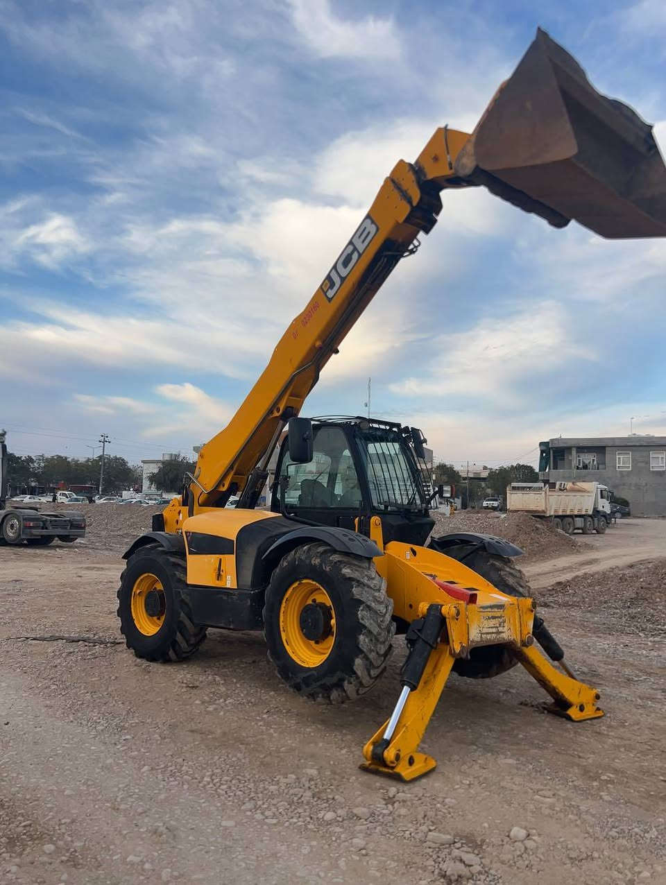 شۆفلJCB بۆفرۆشتن
مۆدیل 2010
شۆفڵەکە جەگ سەنتەرەوەفوول فوول ماسەفاتە
ژمارەی موبایل 
***********
***********
بۆزانینی نرخ نامە بنێرە
