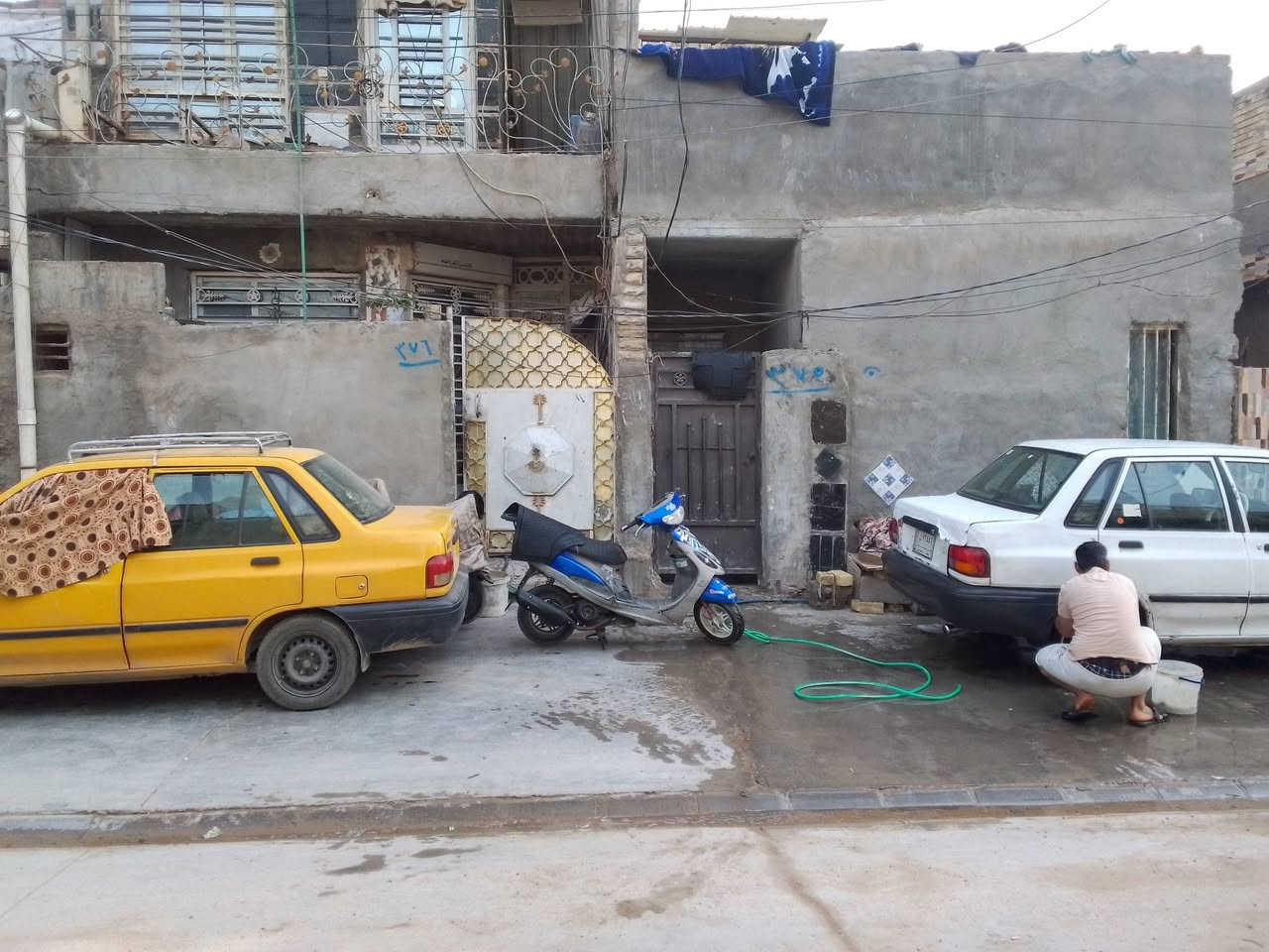 بيتين  للمراوس موقعهن شهداء السيدية خلف كلية السلام منطقة كامل خدمات تبليط مجاري إنترنت
البيت الواحد مساحة 50 
بيت 3 طوابق والثاني طابق واحد
للمراوس نريد في منطقة الري والمجاورة للري 
للتفاصيل أكثر  هذا رقم تليفوني 
*********** ابو يحيى
