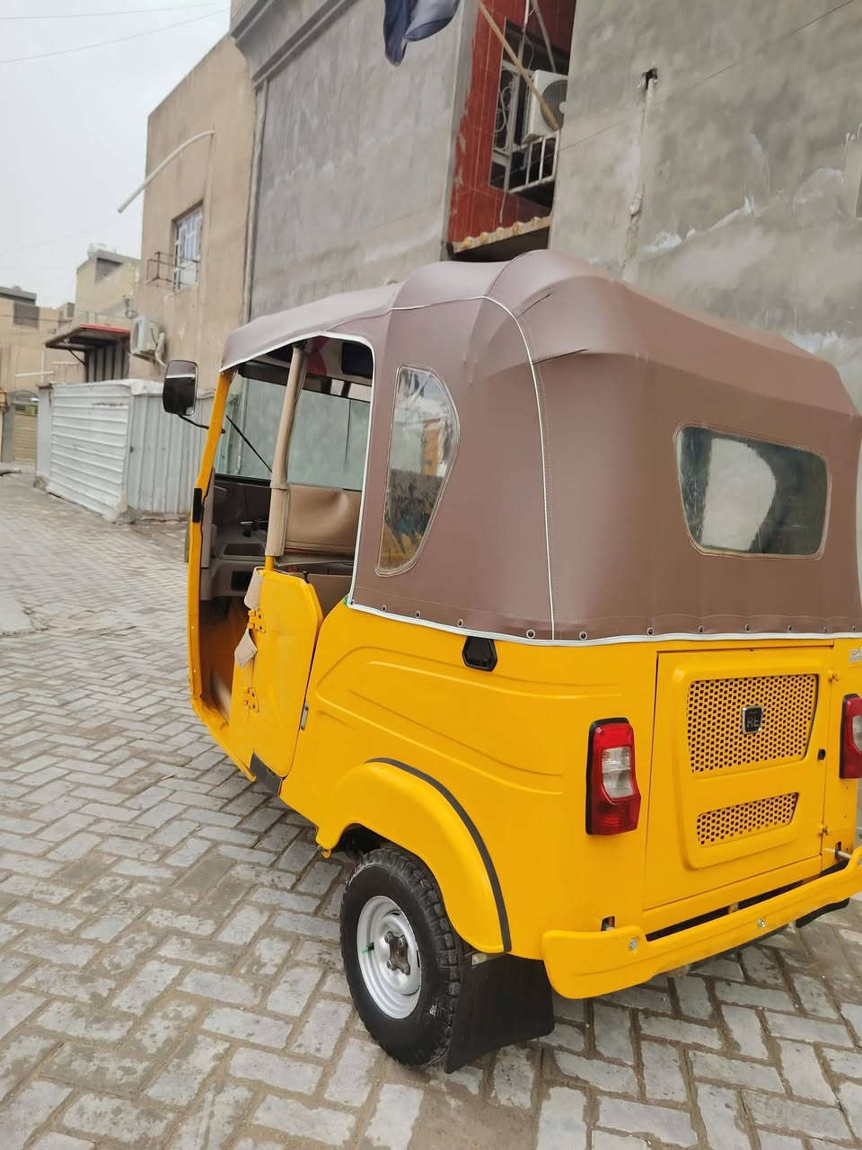 عليكم تكتك للبيع موديل 2022 مكفوله كفاله عام السعر ٤ملاين مكاني بغداد متواجد رقم هاتف فقط لحد يراسلني ماسنجر لان مشغول  الرقم ***********
