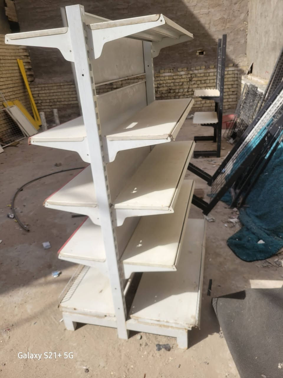 سلام عليكم سفينه متر وعشرين زائد سفينه ٣ امتار و٦٠سم زائد رفوف العدد مال رفوف ٣٠ زائد ٢٥ زائد ٣٨ رف مع سجج وحمالات التواصل على خاص او اتصل *********** مكاني بغداد
