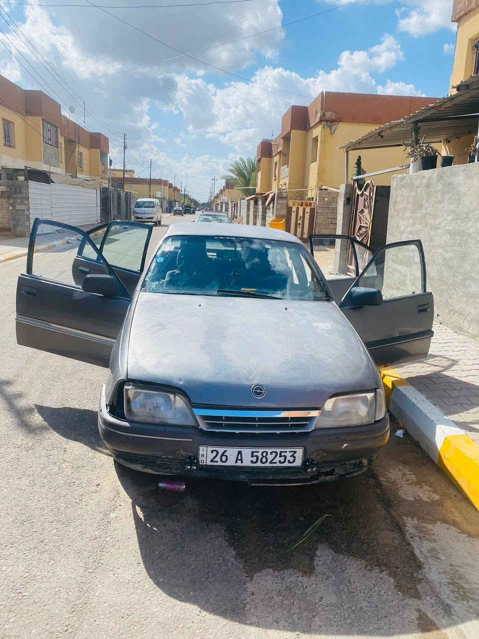 سياره للبيع اوبل اوميكا موديل ٨٨ مرتبهه جديد 
السعر ٢٧ بيهه مجال الشراي يتصل عل رقم ***********
