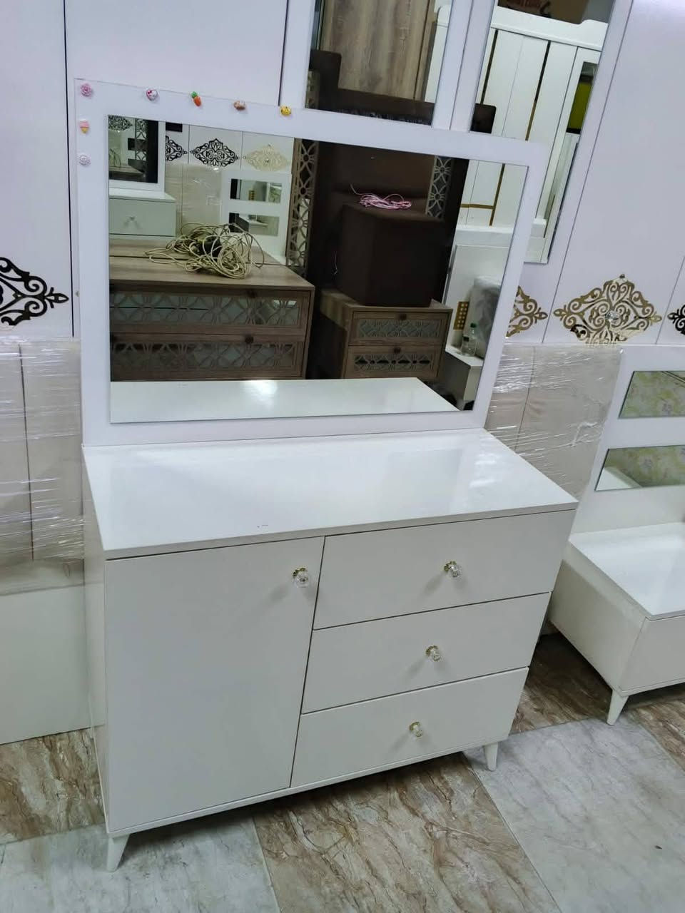 غرفه شرط النظافة اخو الجديد ٤٥٠ وبي مجال شراي دزلي صوره عالخاص يوجد توصيل محافظات يوجد كادر فتح وشد مستعدون لشراء كافه الأغراض المنزليه بيت كامل نشتري غرفه نوم ثلاجه مجمده طباخ كونتر مرجوحه غساله قنفات ديوان ايدزلي صورهم واسعارهم عالخاص


**إذا كنت صاحب هذا الإعلان وتريد حذفه لأي سبب، رجاءا أرسل رسالة إلى الدعم الفني**