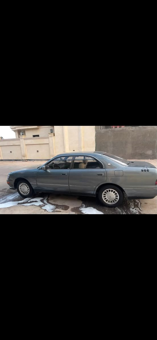 سلام عليكم بطه مديل 1992 للبيع سياره حلوه نضيفه بيها بدايه بكن السعر 40 مكان سياره بصره رقم ***********
