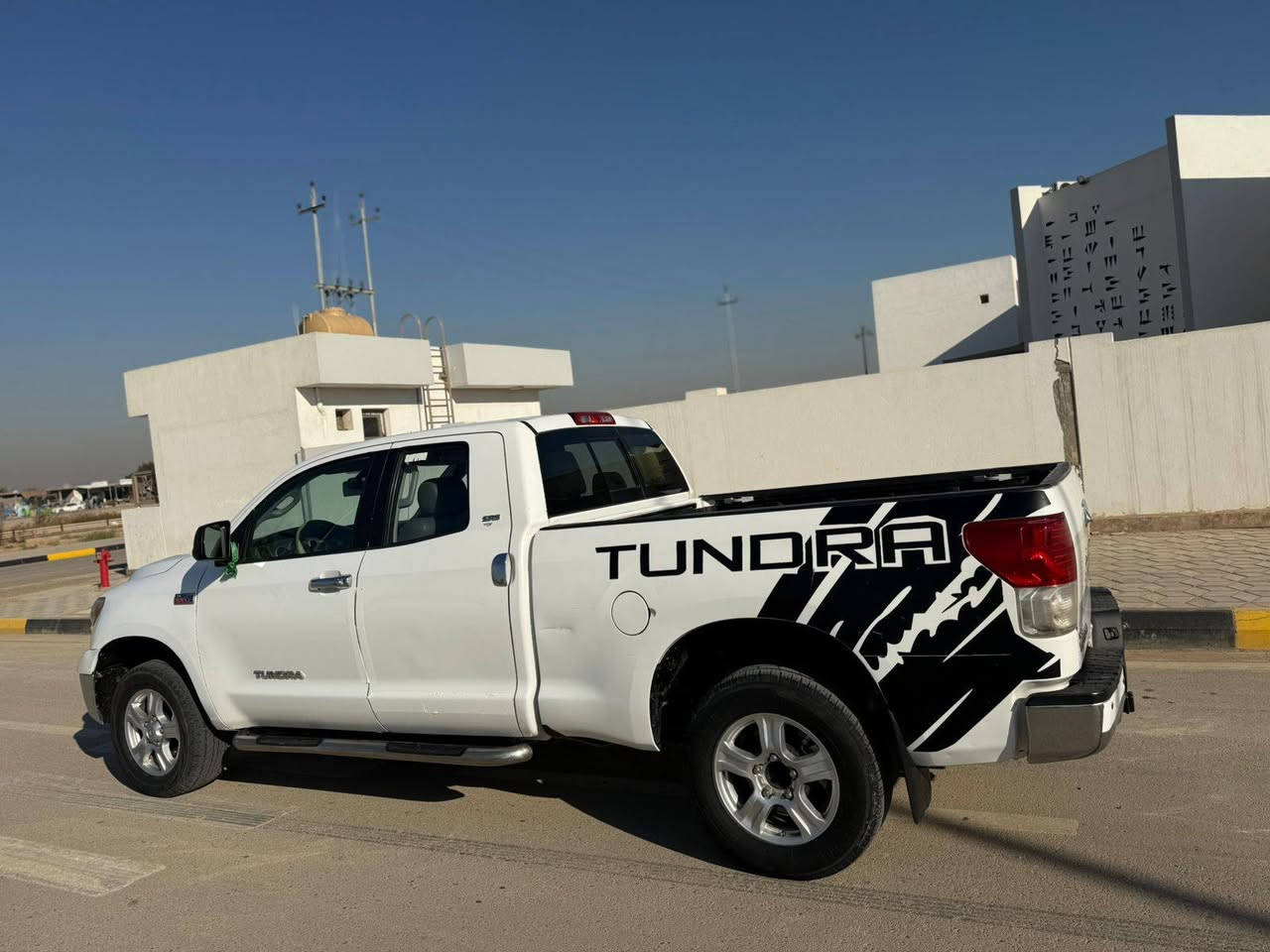 للبيع تاندر موديل 2013   محرك 5700/ , لكزز/ سيارة هزة ورقام جدد تحويل وكاله لسيارة بيه 3 قطع صبغ بدون دواخل / سيارة عليه ادامة كامله / السعر 147 مجال قليل مكانه قضاء الصويرة اتصال/ ***********
