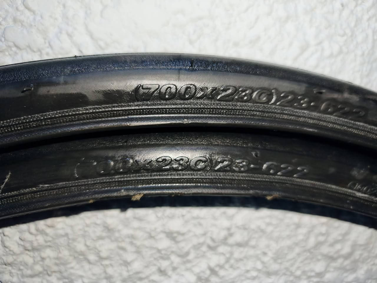 النوع: Giant P-R3 (أصلية).
القياس: 700x23C.
تحتوي على تقنية Flat Guard للحماية من الثقوب، مطاط ناعم وسريع على الطريق.
الحالة: مستعمل نظيف جداً (حسب الصور).
السعر: 30,000 دينار عراقي (للزوج - قطعتين).
ملاحظة: السعر شامل التوصيل.
للطلب 
***********
***********‬‏
