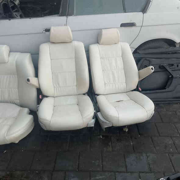 السلام عليكم...تخم كشنات 700 نظاف حيل السعر 175 مكاني بغداد ***********
