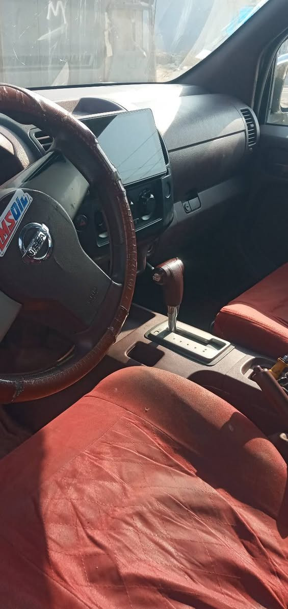 السلام عليكم نيسان نيفارا موديل 2012 كير اوتوماتيك رقم اربيل سنوية لل2027بيها صبغ بنيد شبرين والجاملغ شبرين محرك بلادي ما مفتوح 
كشن منفصل 
العنوان بغداد اللطيفية
السعر 115
رقم الهاتف *********** 
***********
