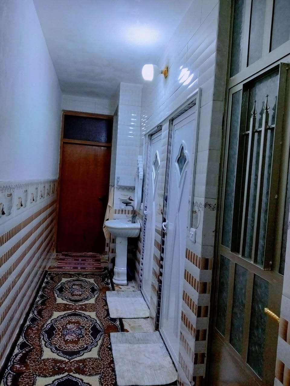 مشتمل للبيع المساحه 103طابو صرف الانتصار قريب مرور الحسينيه بغداد شارع 25فرع الملعب  غرفتين نوم وستقبال ومطبخ 2مناور2صحيات السعر 88وبيه مجال بسيط للاستفسار ***********
