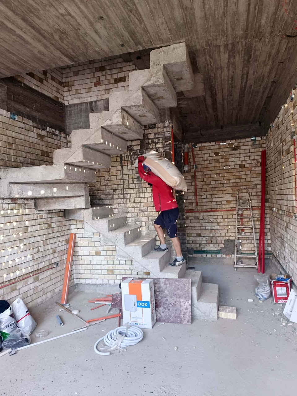 تصعيد مواد على الظهر كافه المواد البناء بسعر مناسب الرقم واتساب خابرني وبالخدمه ***********
