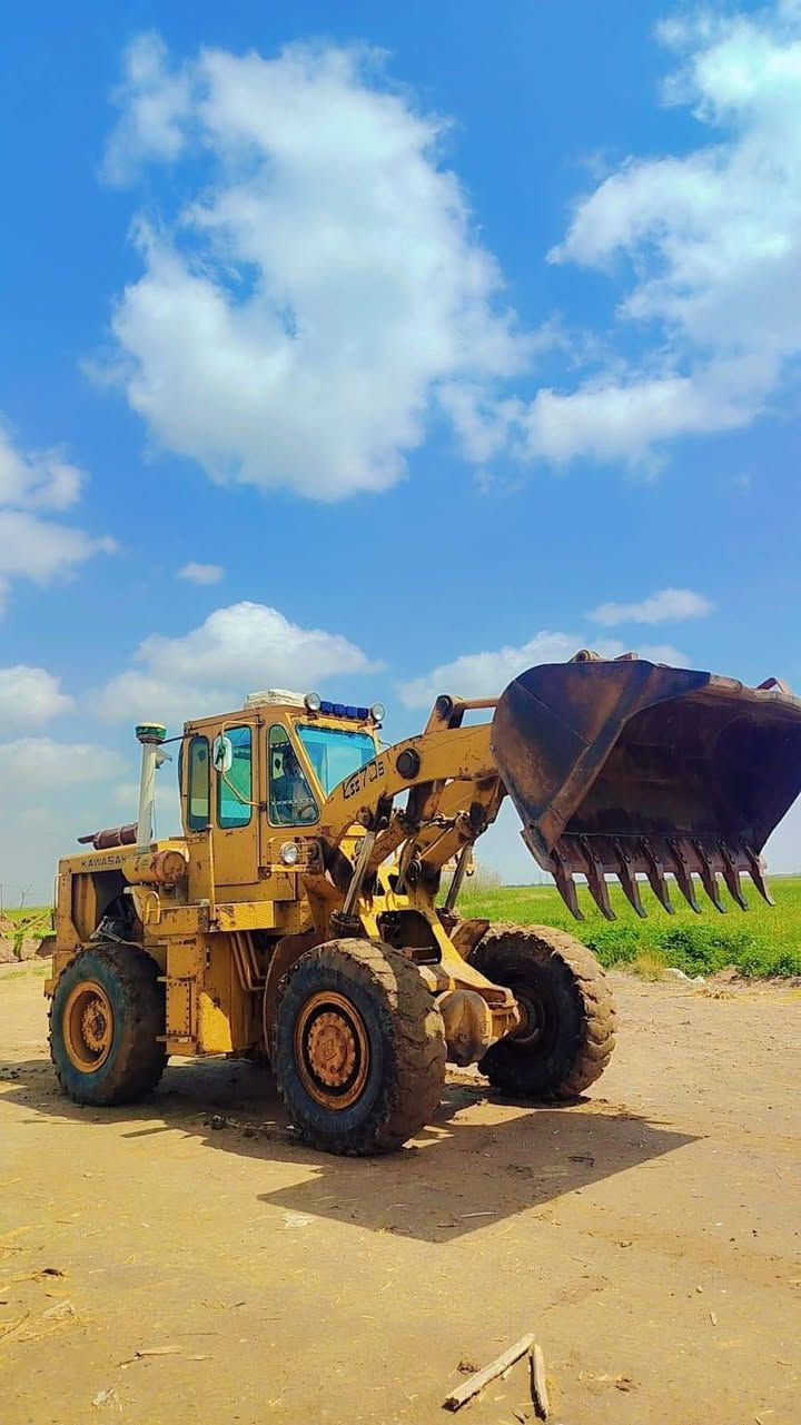 السلام عليكم شفل للبيع 70B رقم بغداد بسمي تحويل مباشر موديل 83 بريك اربع وياله تبريد ثلج مكاني واسط ***********
