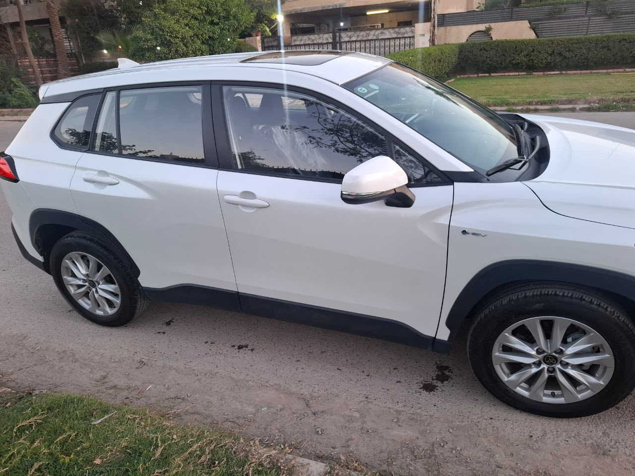 كورلا كروس هايبرد HEV موديل 2025
مكفوله كفاله عامه من كلشي وعلى وضع الشركه 
ماشيه 23,000 الف
رقم بغداد باسمي
 
مواصفات :
فتحه سقف 
تبريد قطعتين 
كراسي مخمل 
كامرا خلفيه
وبقيه المواصفات الاخرى بالكورلا كروس 

‼️السعر 26 مليون  ‼️

📍مكان السياره بغداد 

📞رقم صاحب  السياره ***********
