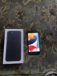 آيفون ٧ • ٣٢ جيجا • بطاريه ٧٢٪