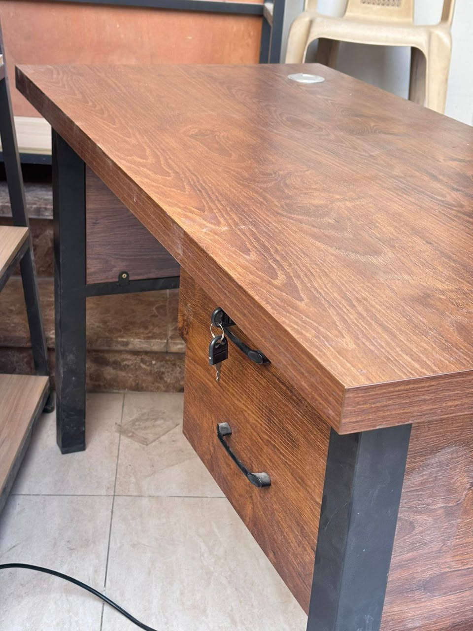 الميز  سعره 50 الف
 
الرف الوسطي سعره 140 الف

الرف / عرض متر  سعره الواحد 100 الف عددهم4 

الرف / عرض متر و20 سانتيم 
سعر الواحد 125 عددهم 2
للتواصل 
‭0780 462 7608‬
