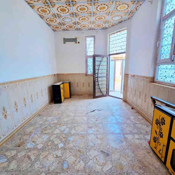 بيع مستعجل ١٠٠متر طابقين. 🏡 اساس وسقف صب كونكريت بناء طابوك الطابق الثاني فرمستون. 🧱 يحتوي على غرفتين نوم صالتين مطبخ صحيات استقبال  شارع ١٠متر قرب شارع تبليط. 🛣️ عنوان الدار النجف الأشرف كوفه براكيه مقابل مدرسه الشهيد علي الرماحي خلف مخبز الشاكرين. 🏫 سعر الدار ٤٣مليون. 💰 للإستفسار مراجعه مكتب القمه الكوفه شارع المعمل قرب شارع المطار القديم مجاور صيدليه بلال مقابل صيدليه زحل جوار شارع سيد حبيب ***********مكتب ***********.مكتب 🏢
