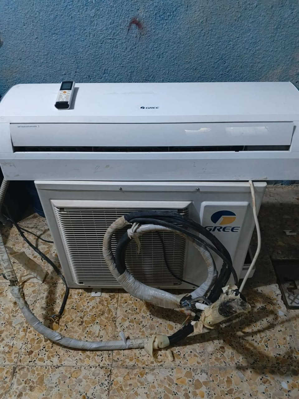 السلام عليكم سبلت كري للبيع طنين مستعمل موسم واحد سبلت نظيف وجديد سعره 500 عنوانه كربلاء قنطره السلام شارع/***********
