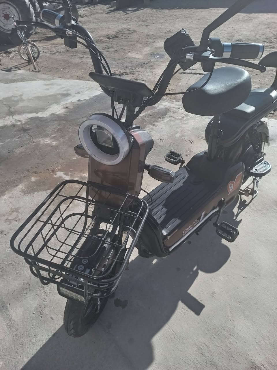 السلام عليكم بايسكل شحن للبيع علا الفحص بطاريات جدد حجم 14الاستفسار علا الرقم ***********
