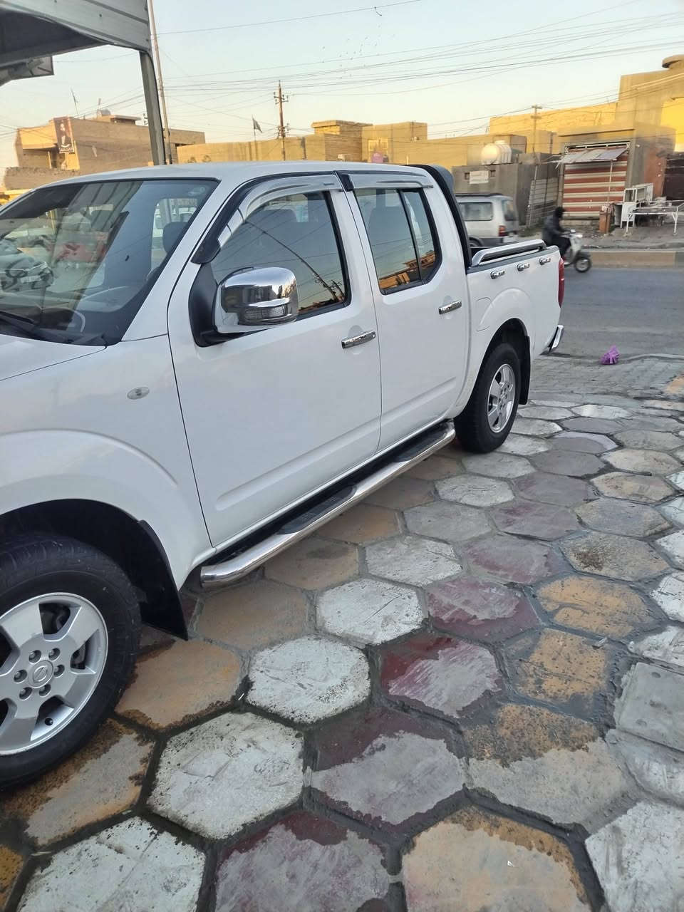 سلام عليكم بيكم نيفاره ٢٠١٣ سياره جديده مكفوله من كلشي رقم بغداد بسمي مكينه كير اكسن تبريد شغال مكان بغداد رقم ***********
