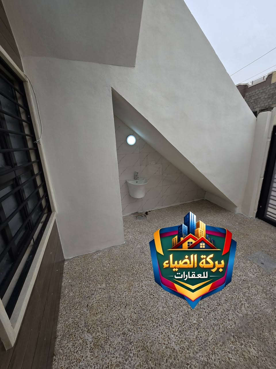 للبيع دار حديث معزول مساحة 70متر بواجهة 4.25 فرصة استثمارية مميزة الموقع الموصل أيسر 
للبيع دار حديث معزول مساحة 70متر بواجهة 4.25 فرصة استثمارية مميزة الموقع الموصل أيسر حي الجماسة
قرب كراج الكوير ودورة الحمام
يتكون الدار من كراج واستقبال ومطبخ وصحيات وغرفة نوم 
الطابق الثاني استقبال ومطبخ وصحيات وغرفة نوم وبيتونه 
استثمارية يتأجر ب ٤٥٠ الف
السعر 100 مليون وقابل للتفاوض 
سند حديث ملك صرف طابو الزهور سكني 
مكتب بركة الضياء للعقارات 
اوقات الاتصال من ١ ظهرا حتى ٦مساءا 
***********
***********
محافظة نينوى الموصل الجانب الأيسر
