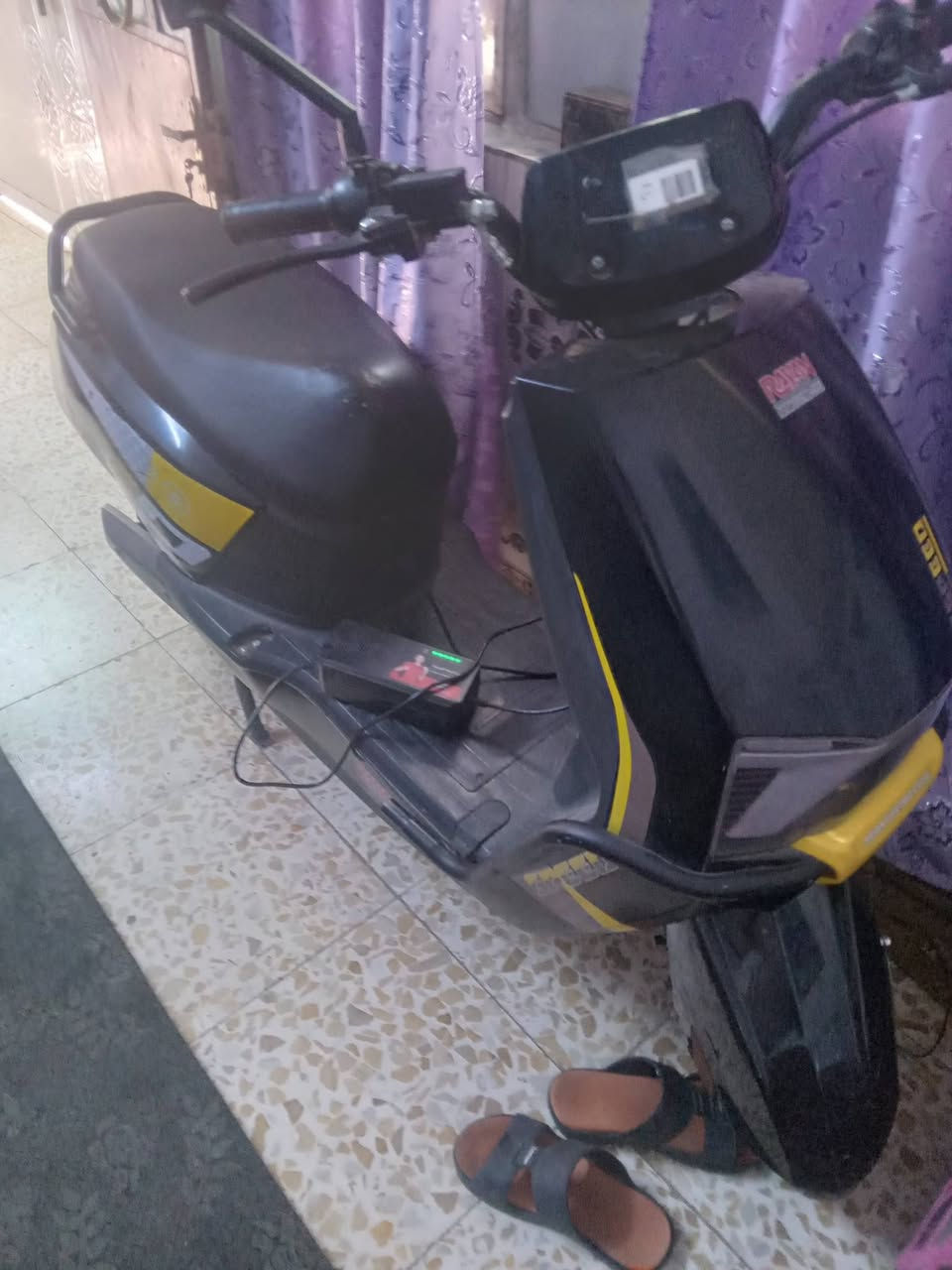 دراجه شحن ٧٢ فولت شغاله بطاريات نضيفه لايت زنون ابريك امامي دسك ٣سرع 
سويج مع رمونت اطارات نضيفه السعر ٤٧٥ الف بغداد حي اور 
***********
