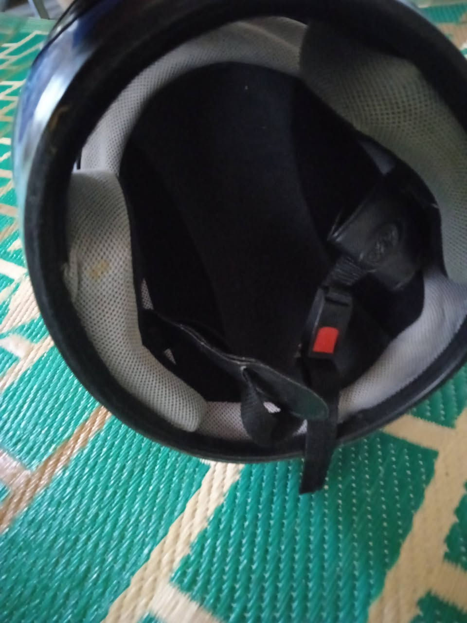 سلام عليكم خوذه لبيع لون ازرق سعر 65 وبيه مجال الاصليه عنوان حله بكرلي القديمه يم مخبز ليمونه رقم الهاتف ***********
