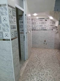 العصائب الأولى • ٢٠٠م • قريب للشارع العام