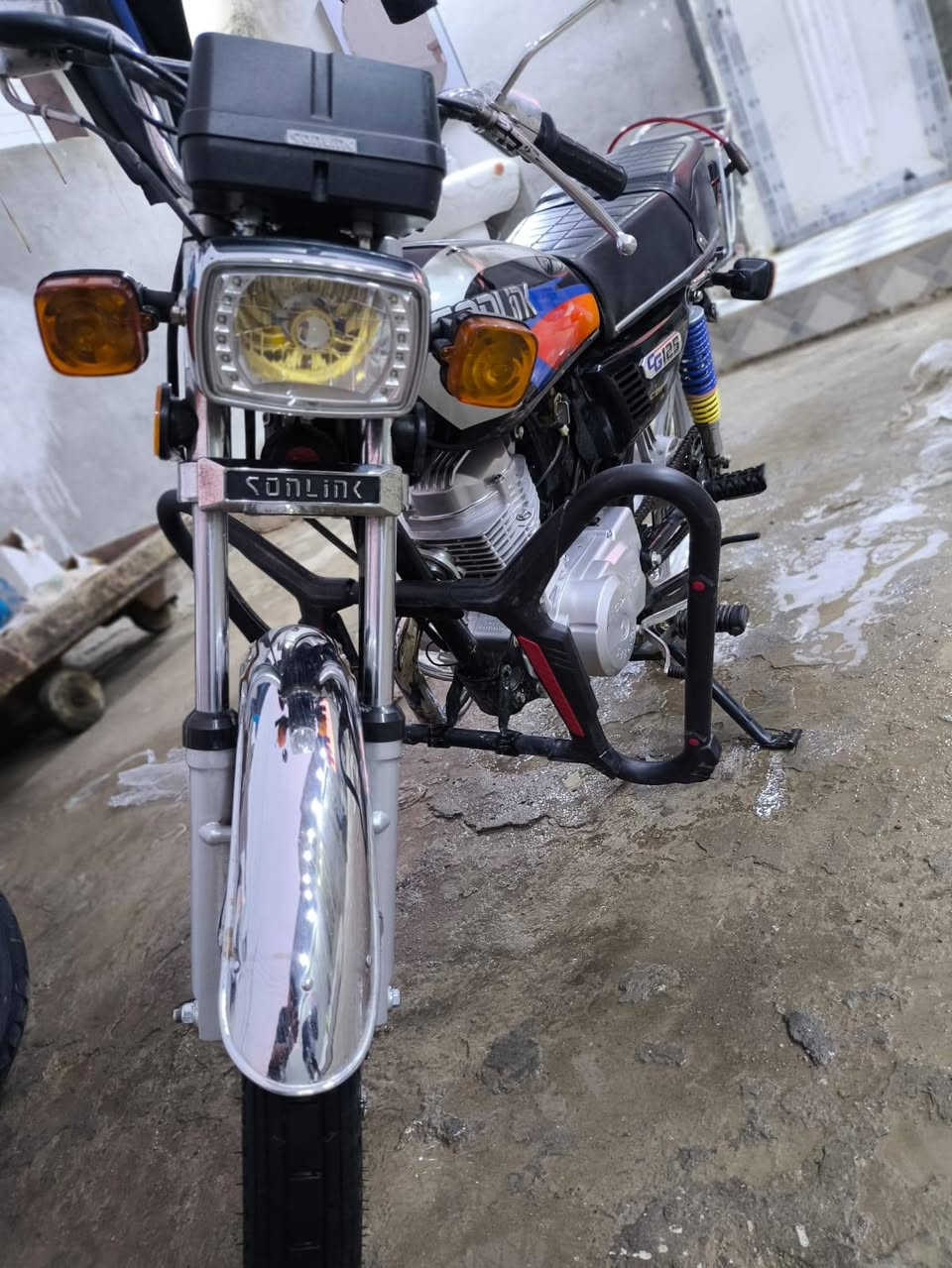 سلام عليكم دراجة سونك مديل ٢٥  دراجة كل نقص ما بيهة شوفت عينك جديدة ٤ كير    س.    ٦٥٠ مكان بغداد قرب مدية بسماية او ناحية لوحدة  الرقم. ***********
