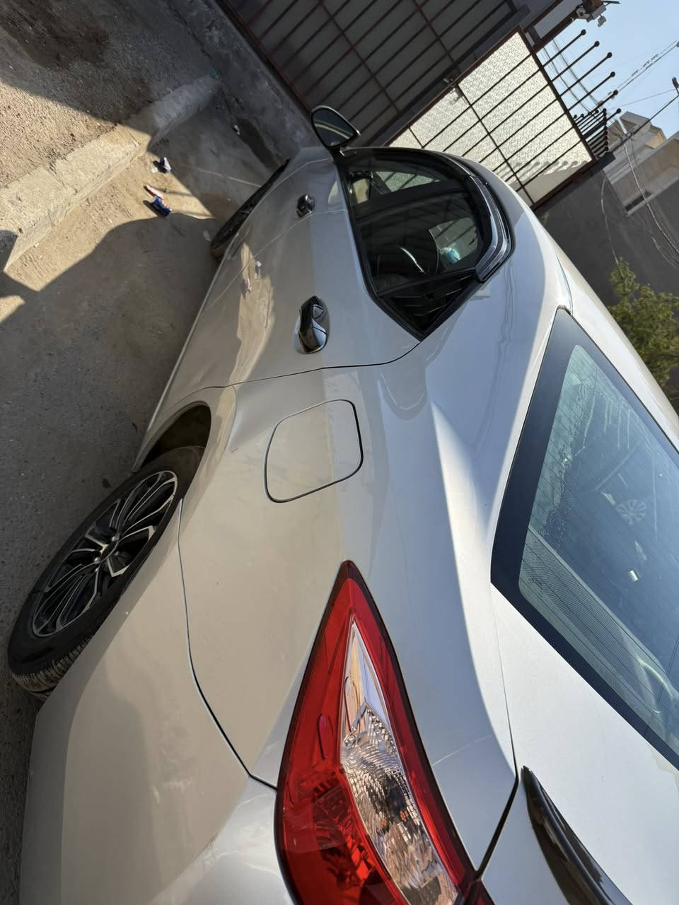 السلام عليكم من رخصة الادمن 

للبيع او المراوس سني النترا سوناتا كورلا فورتي من موديل 20 وفوك 

كورلا 2018 Le ماشية 45 الف رقم ديالى دولي هزة و فحص و رقم جديد كلة قبل شهرين مسويهن حادث قطعة وحدة فقط فقط جاملغ خلفي بدون ايرباك بدون دواخل السيارة وبيها كم قطعة صبغ بدون حادث بدون قطرة معجون فقط صبغ مواصفات ال Le معروفة تبريد بيانو //رادار //تثبيت سرعة //قيادة ذاتية //شاشة //كاميرا وغيرها بعد سيارة حيل حيل نظيفة تخم تاير ياباني جديد صار شهر من شادة صدر جديد جديد مابيها نقص بكد برغي مكاني بغداد للاستفسار اكثر وصور الحادث خاص رايدها 120 وبيها مجال للشراي وبالخدمة او اتصال او واتساب ***********//***********
