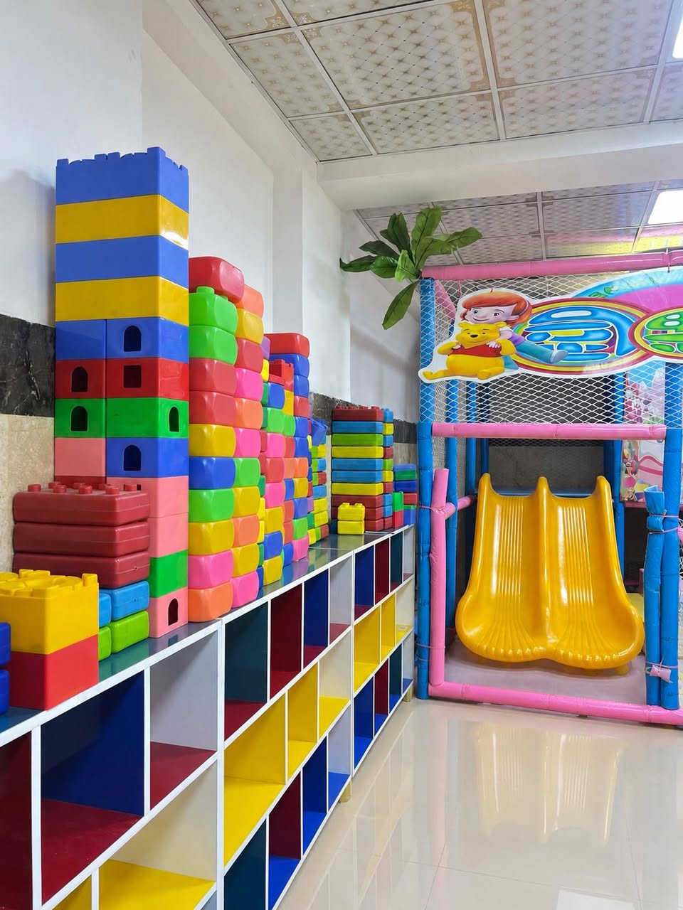 ⁨ التسجيل مفتوح ليستقبل وجوه جديدة تصنع ذكريات آجمل 🌞🦋⁩⁩

نود إعلام أولياء الأمور الكرام والطلبة الأعزاء أن إدارة مدارس دار الورود 

الأهلية متواجدة غداً السبت في الأقسام التالية لخدمتكم 🎨🌞

•🧾 قسم الحسابات – للاستفسار عن الرسوم والتسديد

•👕 قسم الزي المدرسي – لتسليم الزي والقرطاسية والكتب 

•🗂 قسم شؤون الطلبة – لإنجاز المعاملات وتحديث البيانات

📍 الموقع / داخل مبنى الإدارة الرئيسية لمدارس دار الورود الأهلية

⏰ الوقت / من الساعة 8:00 صباحاً وحتى 3:00 عصراً ⁩⁩


**إذا كنت صاحب هذا الإعلان وتريد حذفه لأي سبب، رجاءا أرسل رسالة إلى الدعم الفني**