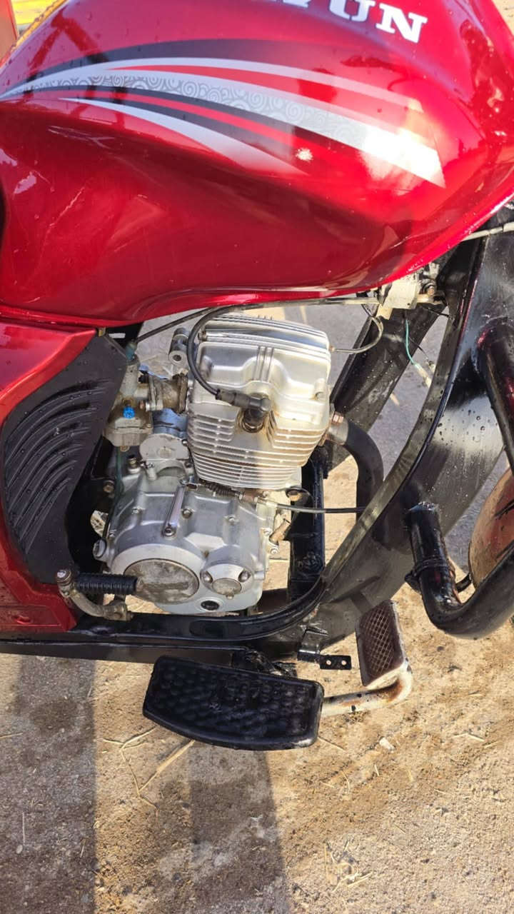 السلام عليكم ورحمة الله وبركاته ستوته موديل ١٠ رقم ميسان ابيض بدي نضيف شاصي نضيف مكينه مكفوله لا تدخين لا تبخير كهربائيات كامله دبلات جدد مكان علي الغربي السعر واحد و٢٠٠ للشراي يتصل ***********
