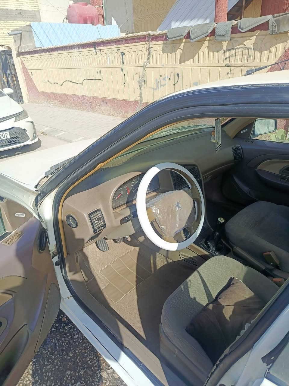 بيجو لميس 2016السياره جاهز عل اخر حبايه بيهه بنيد مبدل اصلي فقط مكينه كير تبريد تتتفه كله بلادي حداديه تخم تاير كله جديد  السعر 54وبيهه مجال قليل مكاني نجف حي المكرمه ***********
