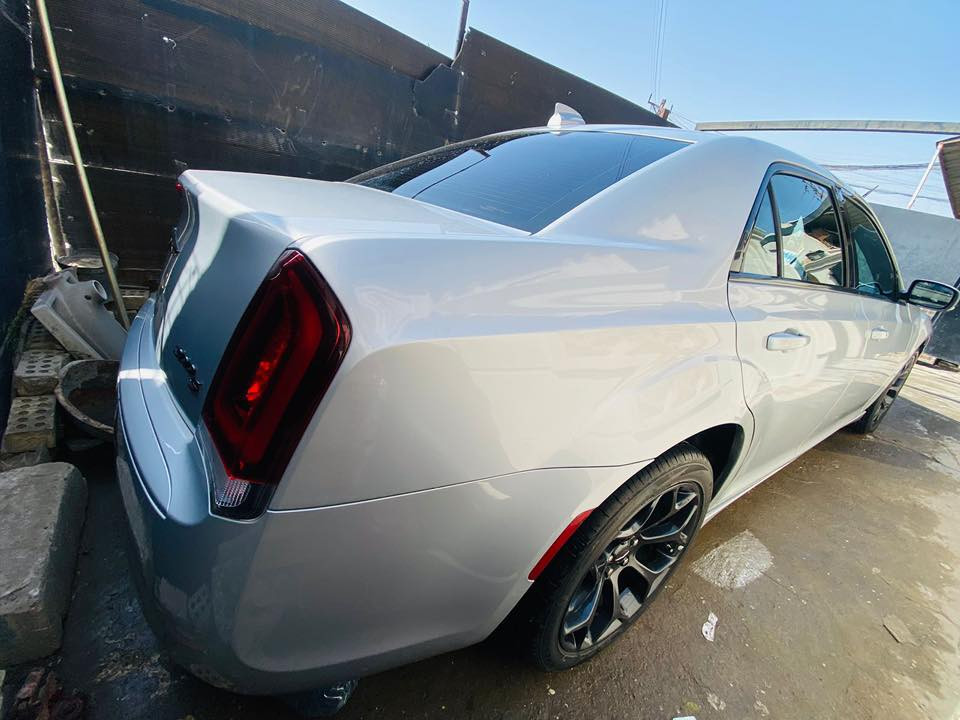 السلام عليكم للبيع فقط 
اوباما 2022 S
ماشية 48000 ميل
الحادث جاملغ امامي عكس السايق + باب كلير امريكا 
بدون ايرباك 
بدون شاصي
السعر 27300 وبيهة مجال
للاستفسار *********** ابو كرار
