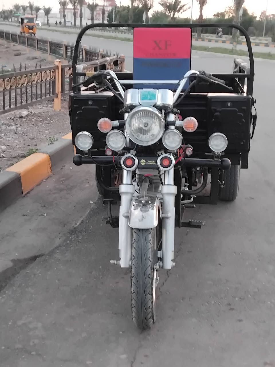 سلام عليكم ستوتة للبيع مكفولة كفالة عامة موديل 23 وطالعة 25 سعرة ٢٦٠٠ وبية مجال  مكان العمارة  ***********
