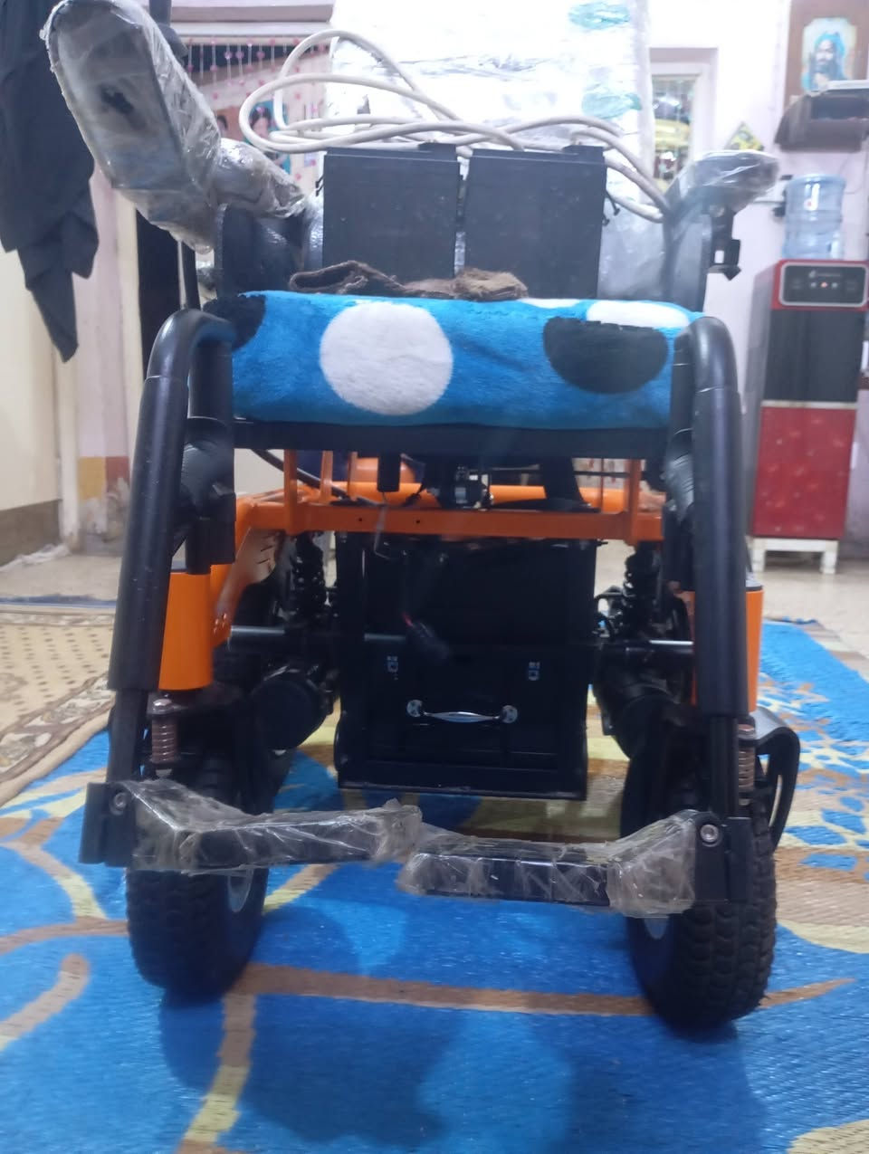 السلام عليكم كرسي متحرك كهربائي 
السعر 350 وبيها مجال عوزها باتريات شحن والحجم الصغير 
العنوان ميسان الماجدية شارع الجامع قرب مكوى العروبة*********** 
الي يريدها يتواصل وياية ع الواتساب
