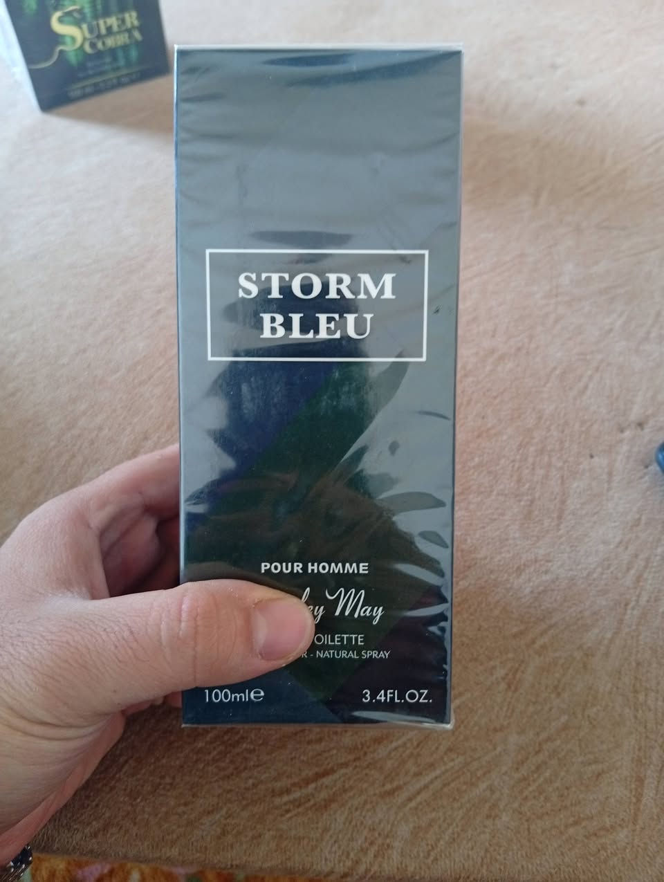 عطور ماركه شركه المنصور العطور فوحان وثباتيه يوجد خدمة توصيل داخل بعقوبه سعر عطر 7دينار/خمس5عطور 25الف الحجز خاص او رقم واتساب *********** تخفيضات
