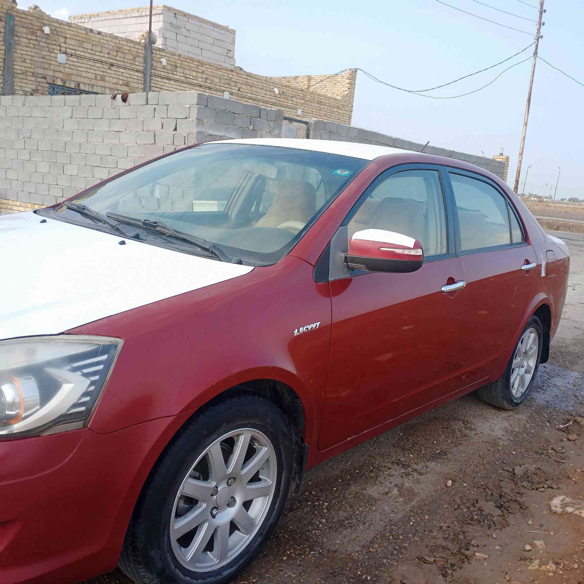 السلام عليكم للبيع جيلي موبل 2013مكفوله من ضربه وصبغ وخياس سياره جديده رقم بغداد سنويه جديده مكينه وكير وحداديه وتبريد وتخم تاير المكان ديوانيه رقم ***********
