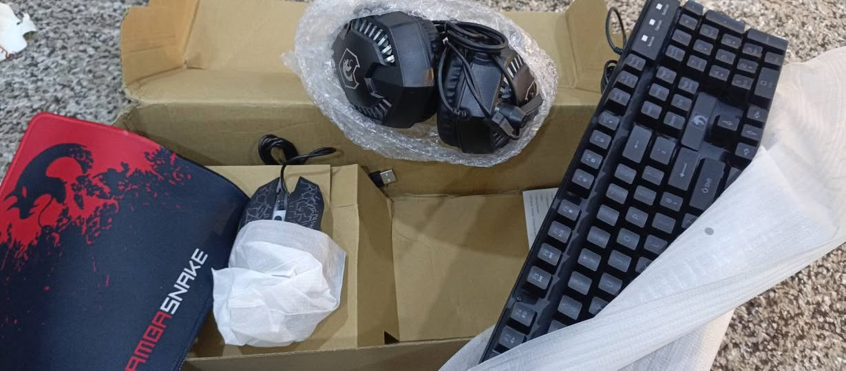 کیبۆرد و ماس و هیسیت و ماس پات گیمینگ بەکار نەهاتوو ئۆرجینەل نرخی 25 هەزارە ژمارە موبایل *********** أربيل, العراق
