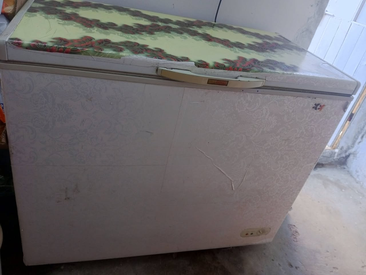 السلام عليكم يوجد مجمدة للبيع شرط التجميد 
مالت محل جديدة  السعر 150 او بيهة مجال 
الاستفسار الاتصال على هذه الرقم ***********
