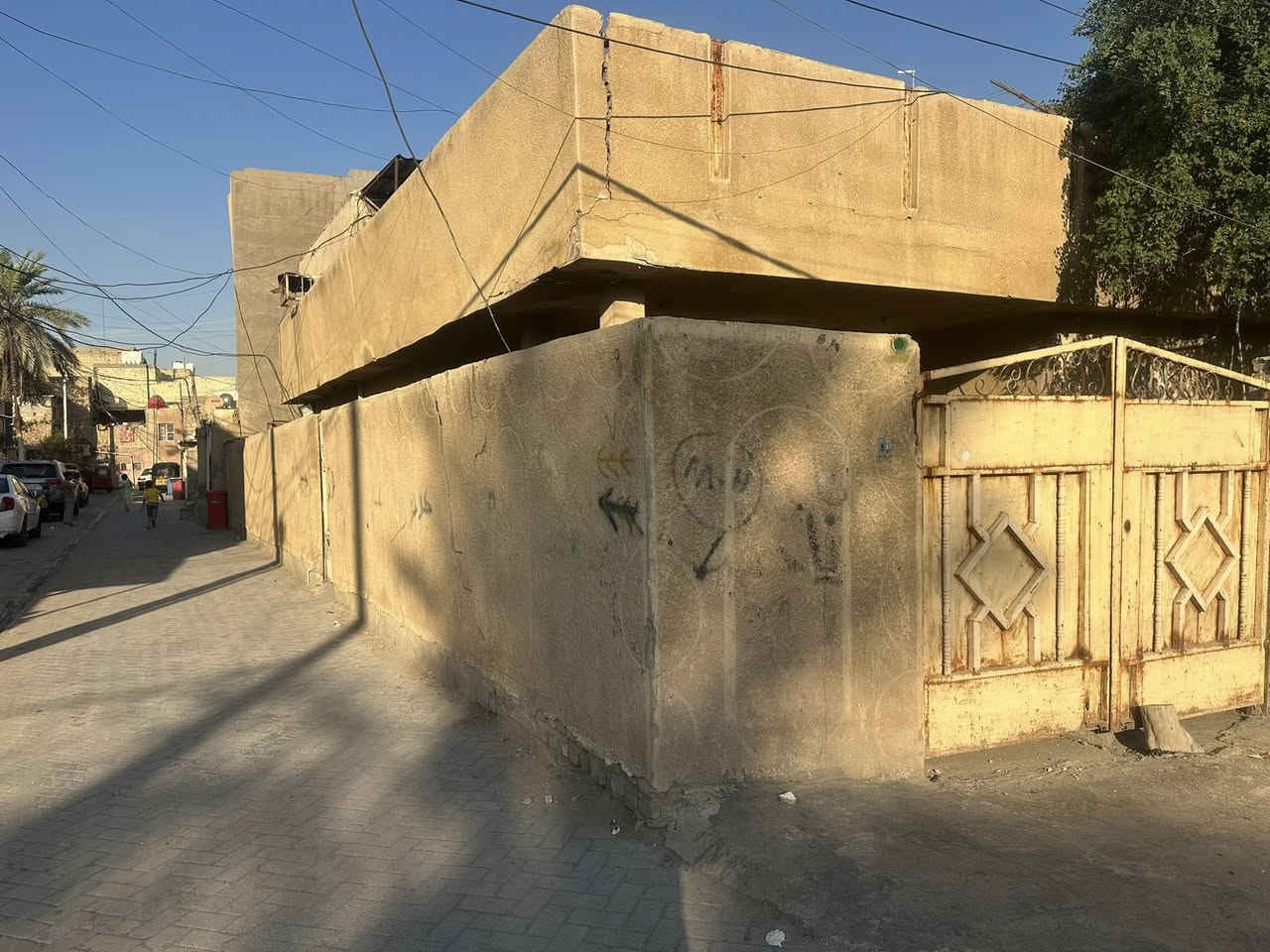 سلام عليكم بيت البيع المساحه 260 متر واجه13ونزال20 موقع البيت زعفرانيه اب ضهر شارع المعهد البيت بناءقديم ينباع كاع البيت ركن الستفسار ***********
