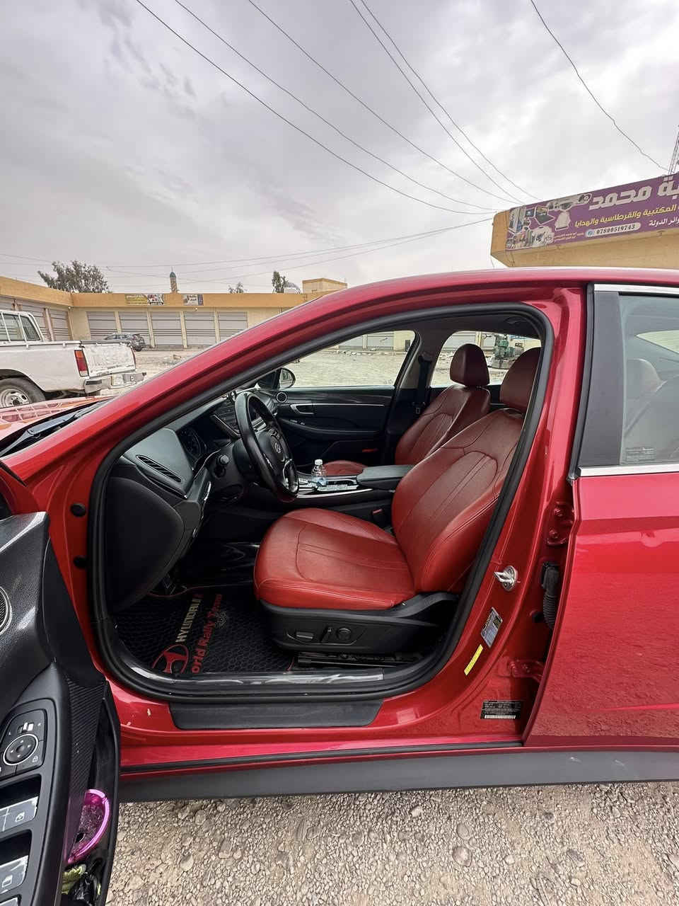 السلام عليكم 
من رخصة الادمن
سوناتا 2020
رقم بغداد بسمي 
ماشيه 170 
صور الضرر بل منشور
غرتها مغلف جلد
مكاني الانبار الرمادي
السعر 147 وبيها مجال
رقم تلفوني ***********
