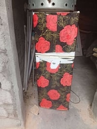 ثلاجه نضيفه العنوان بغداد تاجي ذيب صاري 07516281335